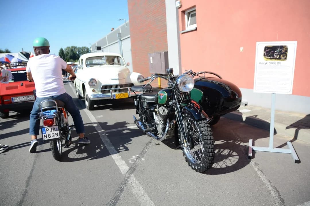 Spotkaniem Klasyków i Motoryzacyjnych Perełek zakończyło sezon jarocińskie Stowarzyszenie Moto-Weteran [ZDJĘCIA] — zdjęcie 6 z 54