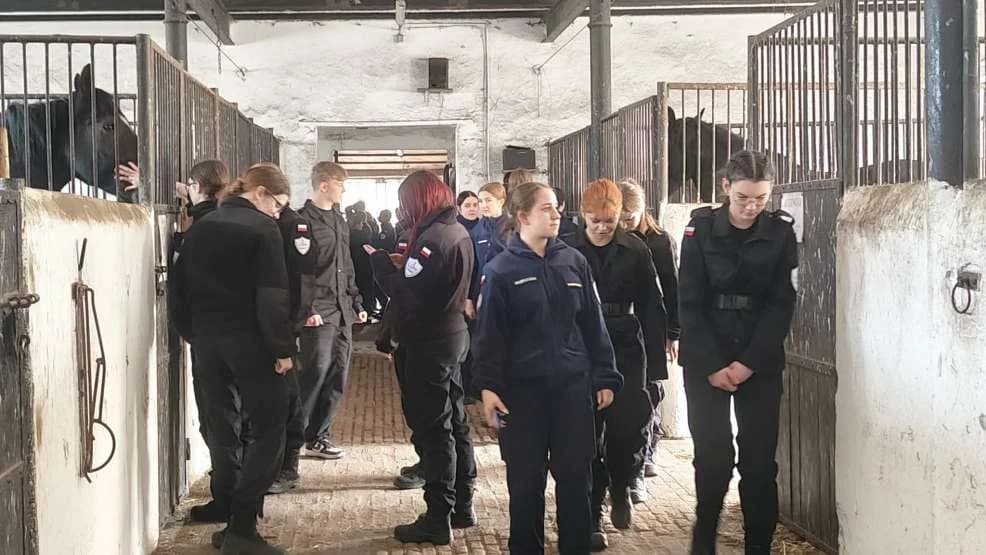 Uczniowie liceum z przysposobieniem policyjno-prawnym ZSP nr 2 w Jarocinie na zajęciach w Poznaniu — zdjęcie 4 z 25
