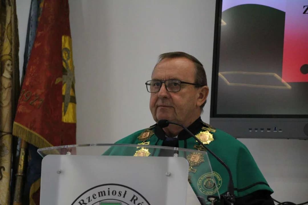 Elektryk i mechanik hitami naboru. Budowlanka w odwrocie — zdjęcie 5 z 64