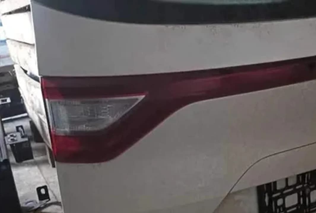 Pod Jarocinem policjanci odnaleźli renault skradzione we Wrocławiu [ZDJĘCIA]