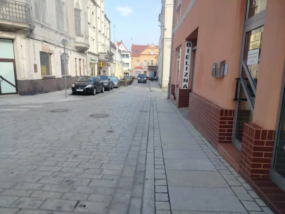 „Nie da się spać przez ryczące silniki”. Mieszkańcy apelują o ciszę, policja wskazuje priorytety. Spór o hałas w mieście — zdjęcie 5 z 7