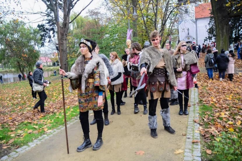Około 100 aktorów i statystów wystąpiło w inscenizacji legendy o św. Marcinie w Jarocinie [ZDJĘCIA]