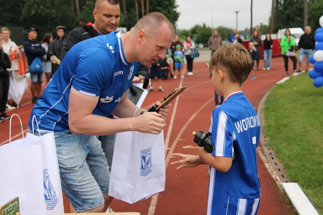 Nagrocy wręczał mędzy innymi Starosta Mariusz Stolecki.
