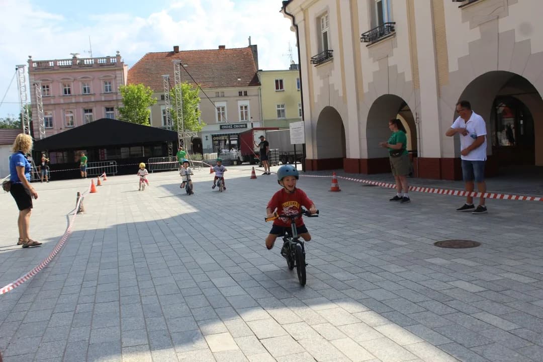 „Dzieciaki na kołach” po raz trzeci. 60 młodych uczestników na starcie [ZDJĘCIA] — zdjęcie 6 z 122