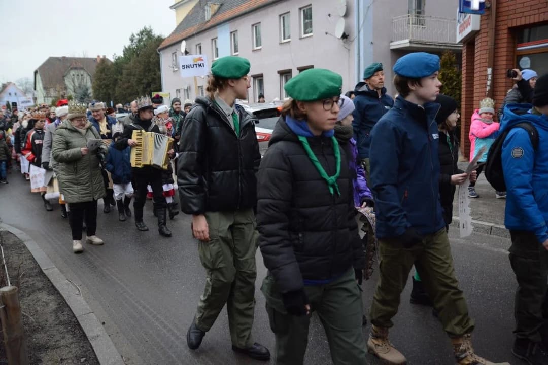 14. Jarocińskie Kolędowanie z Orszakiem Trzech Króli. Najwięcej było przedszkolaków  [ZDJĘCIA]