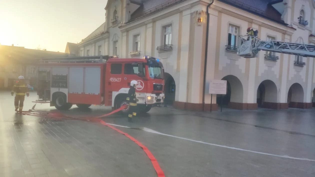 W działaniach uczestniczyli strażacy a JRG Jarocin, OSP Jarocin i OSP Cielcza — zdjęcie 6 z 27