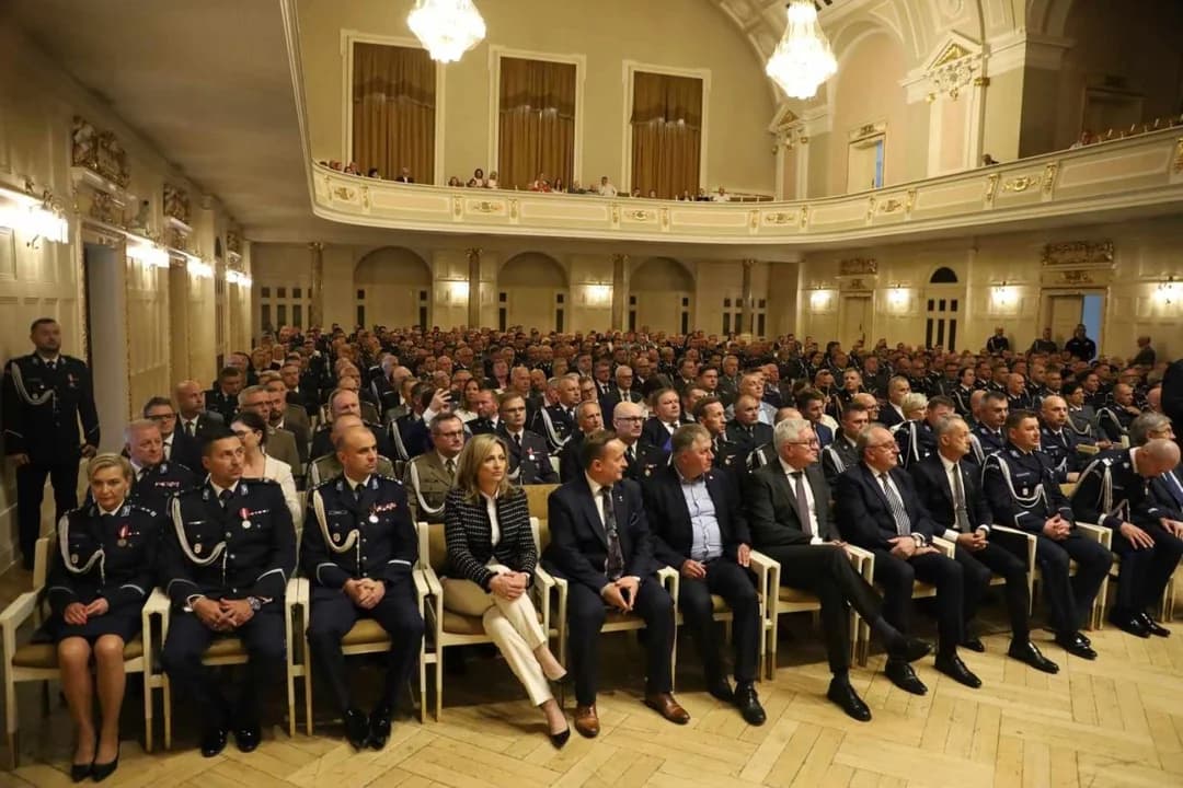 Komendanci jarocińskiej policji zostali wyróżnieni Złotą Odznaką „Zasłużony Policjant"