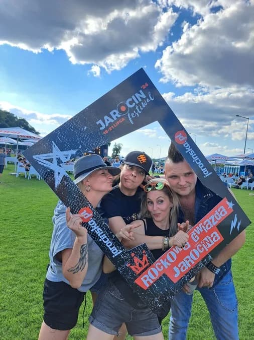 Drugi dzień Jarocin Festiwal 2024. Znajdź się w festiwalowej ramce! — zdjęcie 3 z 114