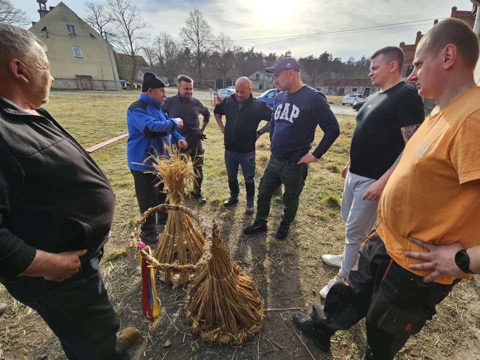 Najstarsze zdjęcie niedźwiedzi z Góry pochodzi z 1913 roku. Pochód pozuje na nim przy miejscowym pałacu rodziny Fischer von Mollard. Tradycja, w niemal niezmienionej formie, podtrzymywana jest od dziesięcioleci dzięki sztafecie pokoleń.