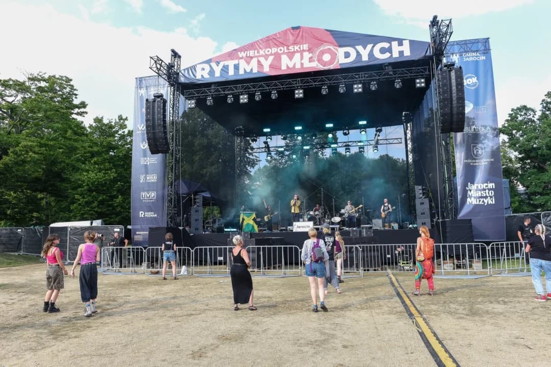 Trwa finał Wielkopolskich Rytmów Młodych w jarocińskim amfiteatrze [ZDJĘCIA]