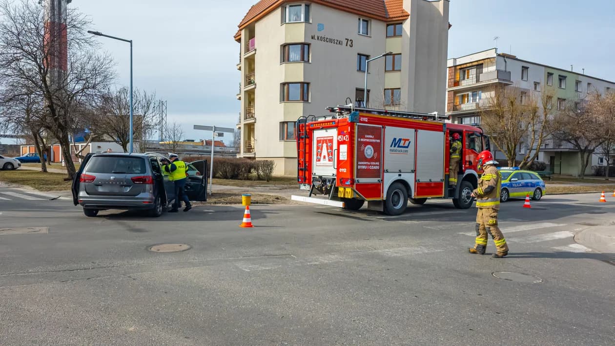 Zderzenie na skrzyżowaniu Węglowej i Kościuszki. Jedna osoba trafiła do szpitala — zdjęcie 2 z 6