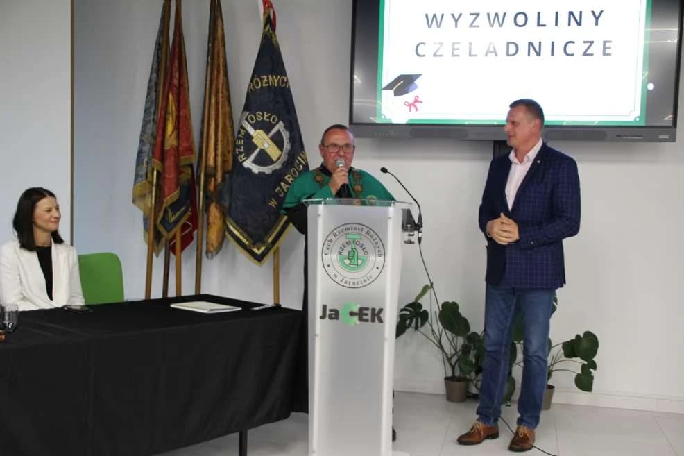 W Jarocinie odbyła się uroczysta ceremonia Wyzwolin Czeladniczych, czyli przejścia z ucznia na czeladnika [ZDJĘCIA, SONDA]