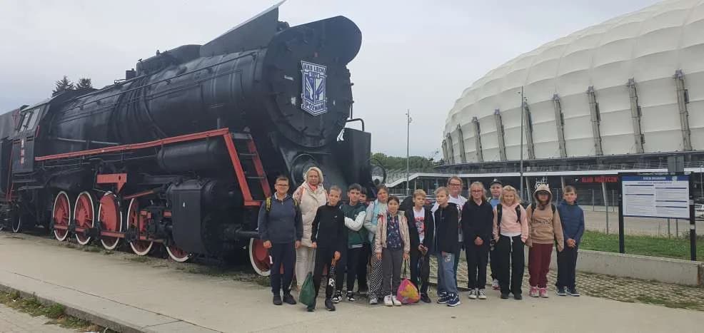 Uczniowie Szkoły Podstawowej w Mieszkowie zwiedzili stadion Lecha w Poznaniu [ZDJĘCIA] — zdjęcie 2 z 2