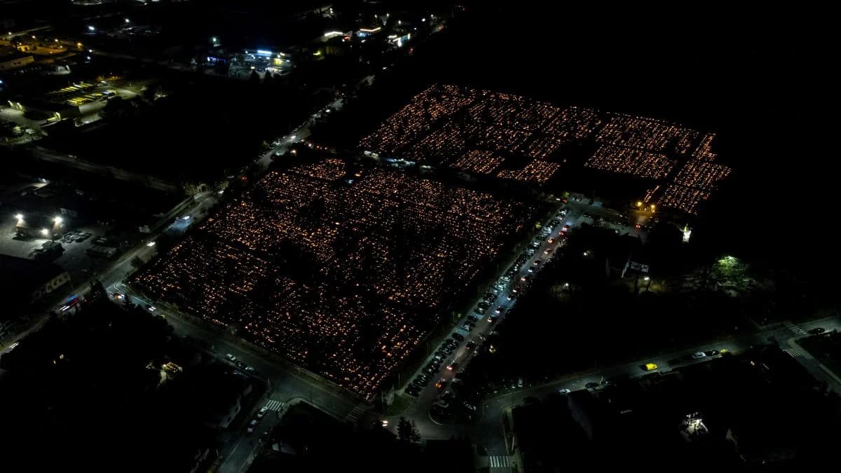 Dzisiaj Dzień Zaduszny. Zanim wyruszycie na cmentarze, zobaczcie nocne zdjęcia z Jarocina i Witaszyc [ZDJĘCIA] — zdjęcie 3 z 51