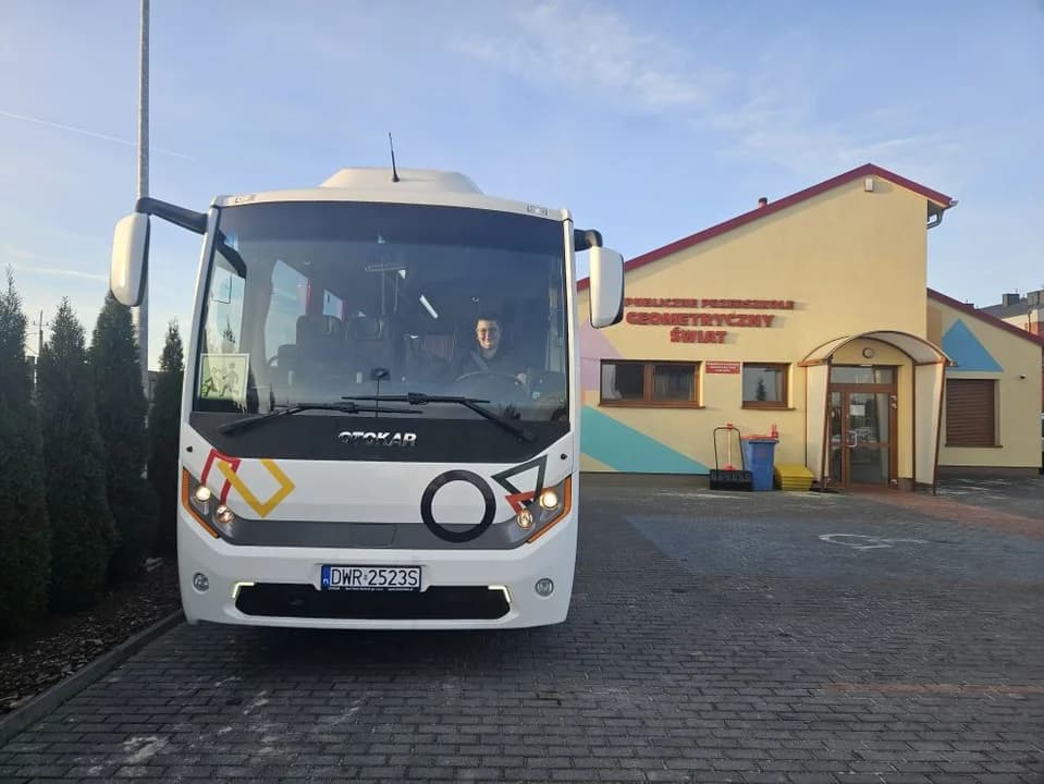 Katarzyna Kowalska jest jedyną dyrektorką, która kieruje autobusem