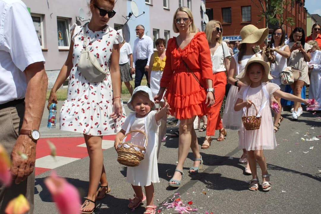 Boże Ciało w Jarocinie. Procesja z kościoła św. Marcina do Chrystusa Króla [ZDJĘCIA]