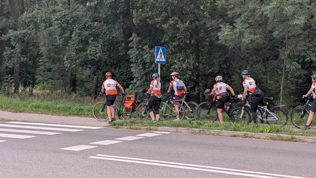 Najpierw pokonali raka, teraz pokonują Polskę. Onko Tour z przystankiem w Jarocinie [ZDJĘCIA, WIDEO] — zdjęcie 2 z 10
