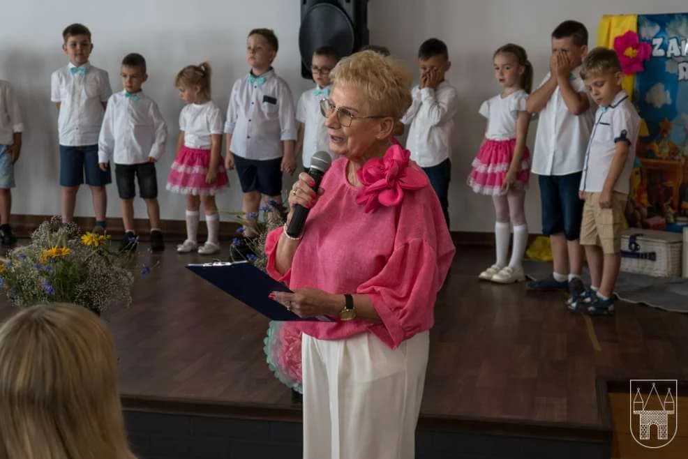 Podczas zakończenia roku w przedszkolu w Golinie odbyło się pożegnanie wieloletniej dyrektor placówki [ZDJĘCIA]