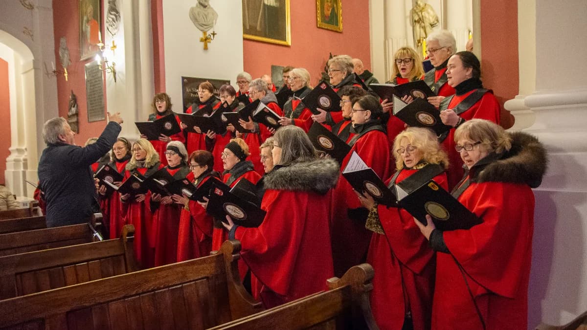 Najpiękniejsze kolędy zabrzmiały w kościele św. Marcina. Koncert chóru im. K.T. Barwickiego [ZDJĘCIA] — zdjęcie 2 z 5