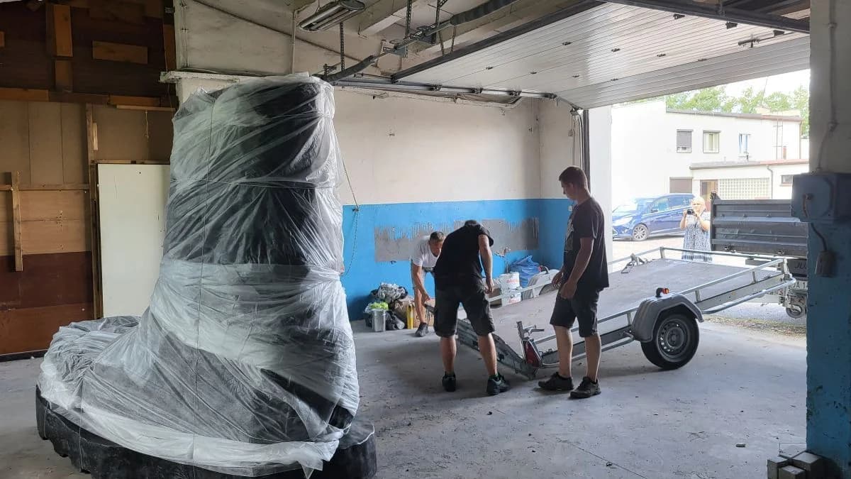 Ponowne postawienie pomnika Glana w Jarocinie