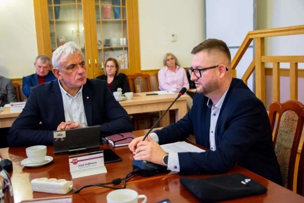 Posiedzenie Rady Powiatu Jarocińskiego — zdjęcie 6 z 18