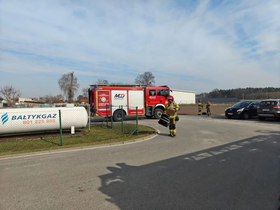 Ćwiczenia strażackie w SP w Dobieszczyźnie