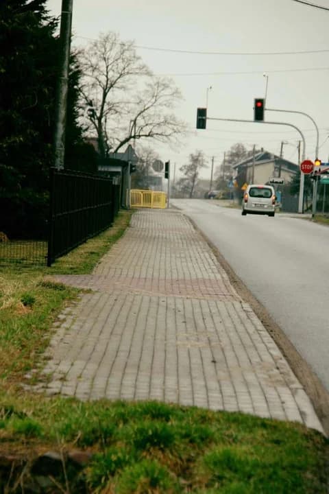 Władze powiatu sprawdzały, jak wygląda sytuacja na drogach, przy których mają powstać nowe ścieżki rowerowe w gminie Żerków — zdjęcie 5 z 9