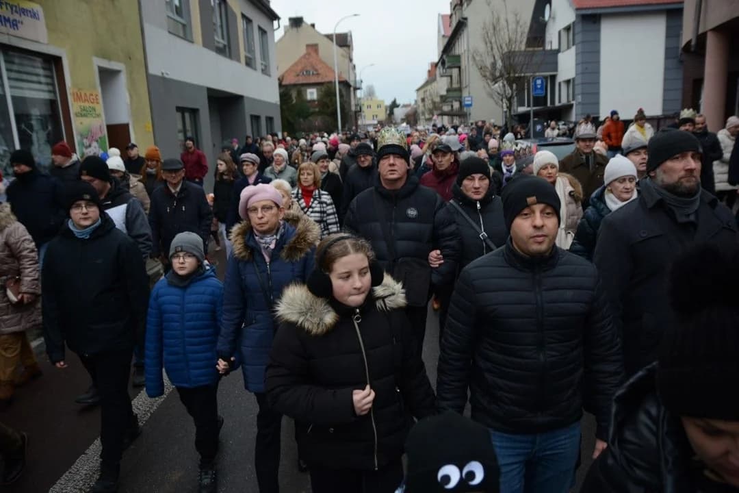 14. Jarocińskie Kolędowanie z Orszakiem Trzech Króli. Najwięcej było przedszkolaków  [ZDJĘCIA]