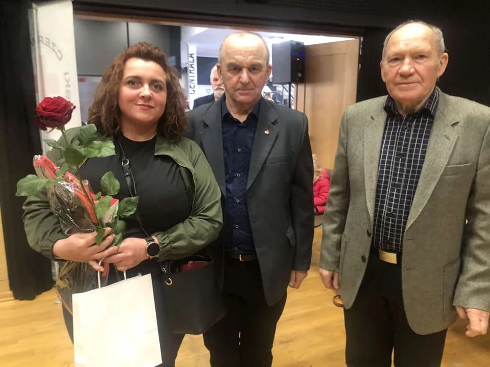 Panie, które przyszły oddać krew, witano na czerwonym dywanie. Jarociński Klub HDK przygotował też dodatkowe atrakcje [ZDJĘCIA] — zdjęcie 2 z 51