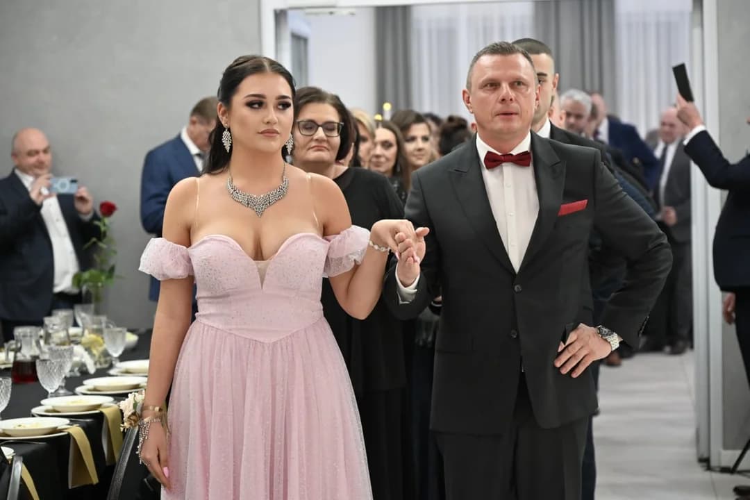 Uczniowie Zespołu Szkół Ponadpodstawowych nr 2 w Jarocinie bawią się na studniówce 2026