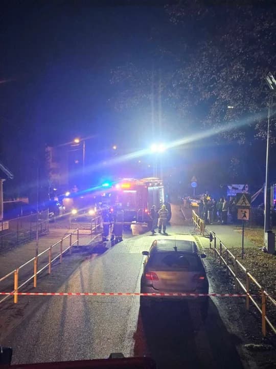 Dwie poszkodowane osoby zostały przetransportowane do szpitala w Pleszewie