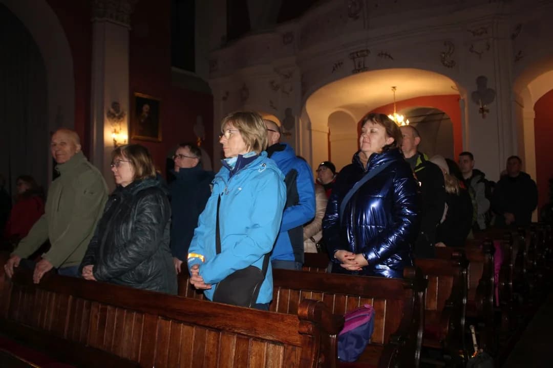 Ekstremalna Droga Krzyżowa w parafii św. Marcina w Jarocinie — zdjęcie 5 z 49