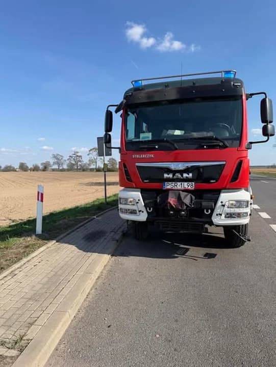 Auto sosobowe rozbiło się na ogrodzeniu w Nowym Mieście