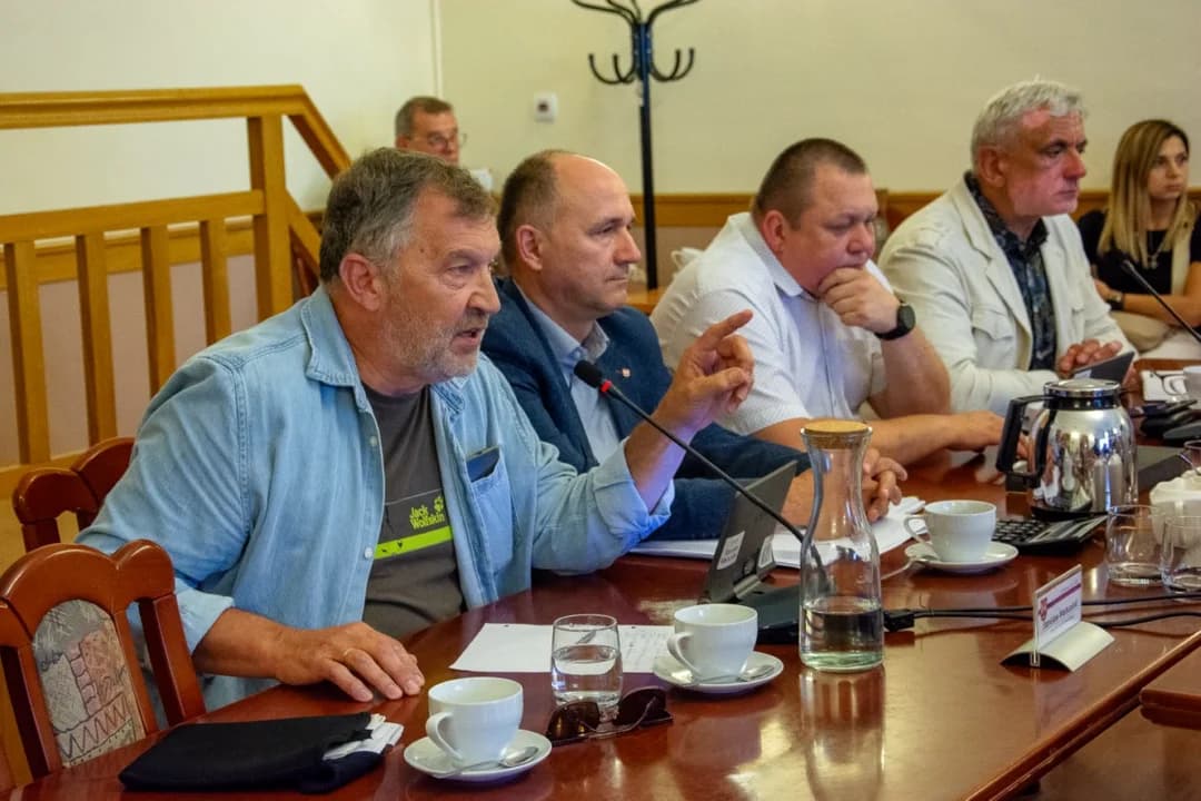 Debata o sytuacji jarocińskiego szpitala. Każdy może wziąć udział [AKTUALIZACJE, ZDJĘCIA] — zdjęcie 6 z 45
