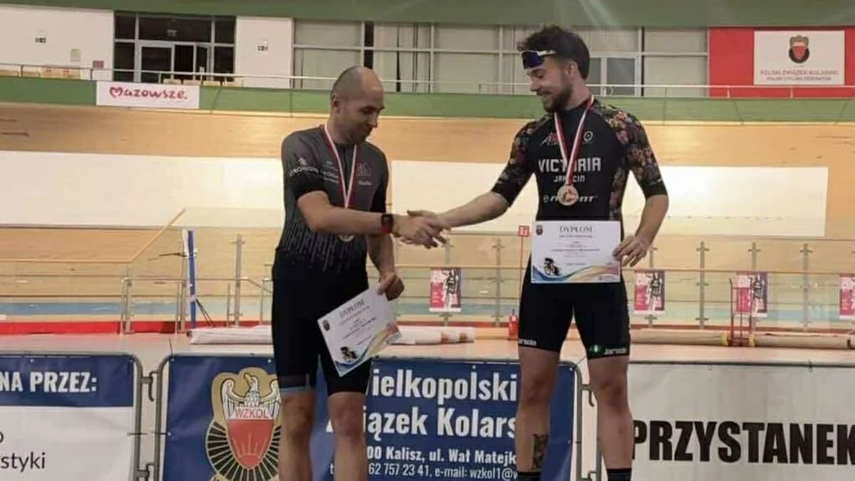 Kolarze Victorii Jarocin na zawodach "Przystanek Sport"