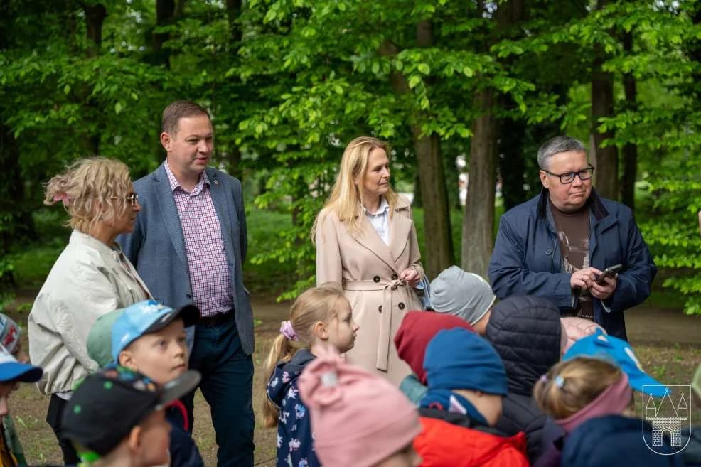 W spotkaniu uczestniczyli przedstawiciele władz gminy Jarocin z burmistrzem Urszulą Wyremblewską-Korzyniewską. — zdjęcie 3 z 19