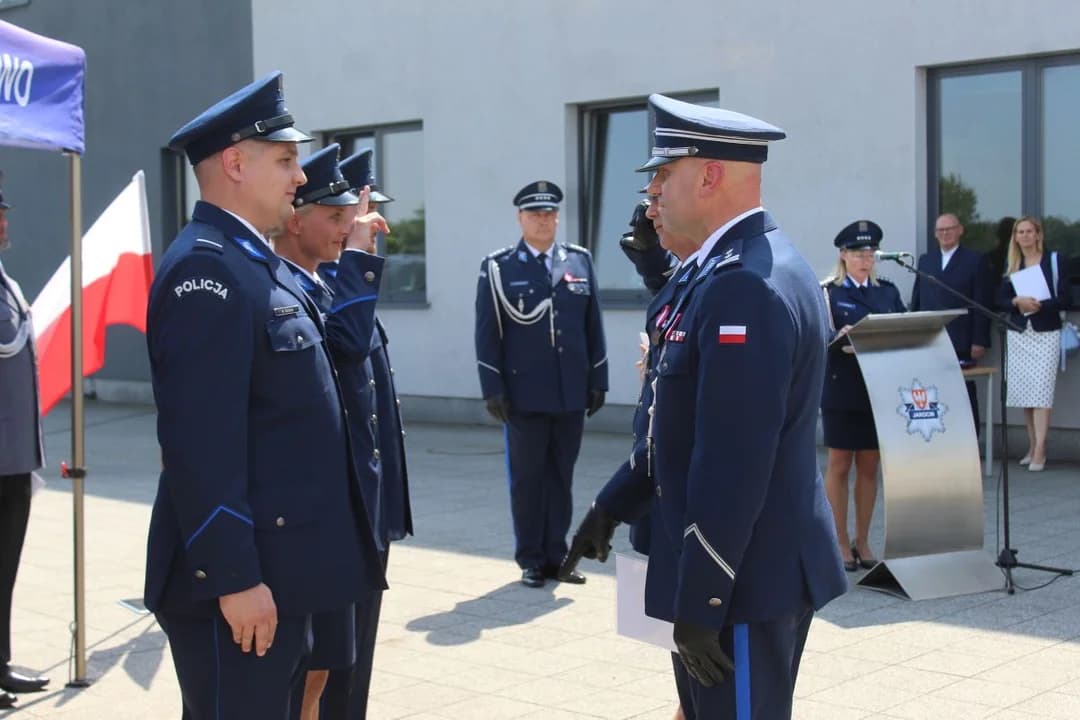 Święto Policji w Jarocinie. Policjanci odebrali awanse, padła ważna zapowiedź na 2027 rok