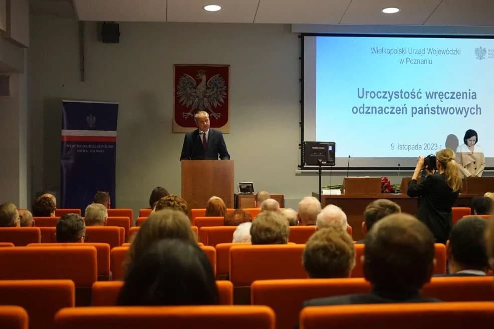Dyrekcja Powiatowego Urzędu Pracy w Jarocinie odznaczona — zdjęcie 3 z 4