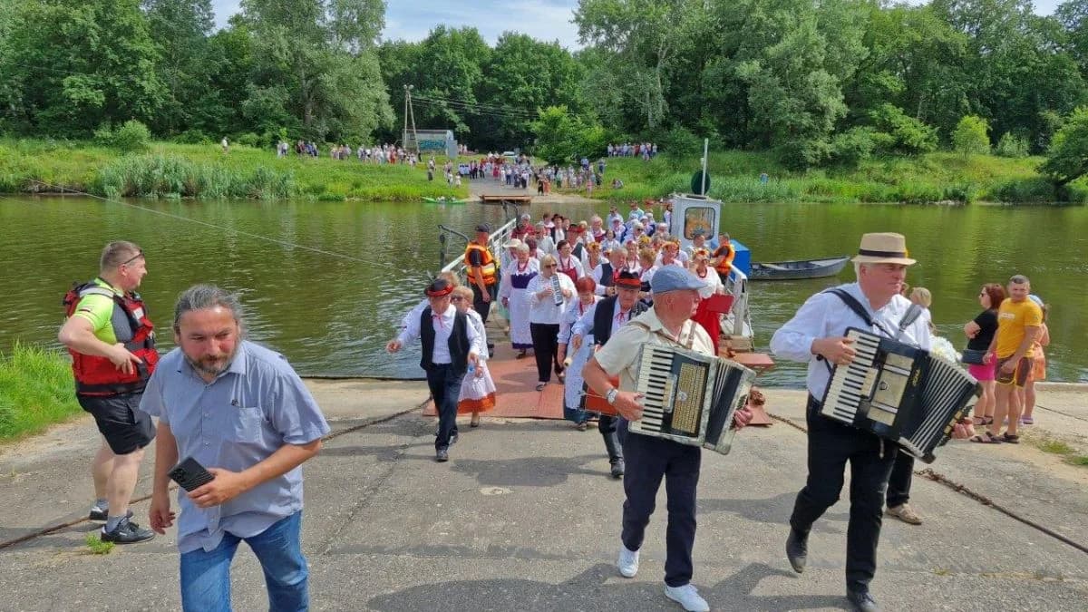 "Wianki Dębińskie" zamiast obchodów Nocy Świętojańskiej w lasku "Guć" w Nowym Mieście [ZDJĘCIA, WIDEO] — zdjęcie 5 z 42