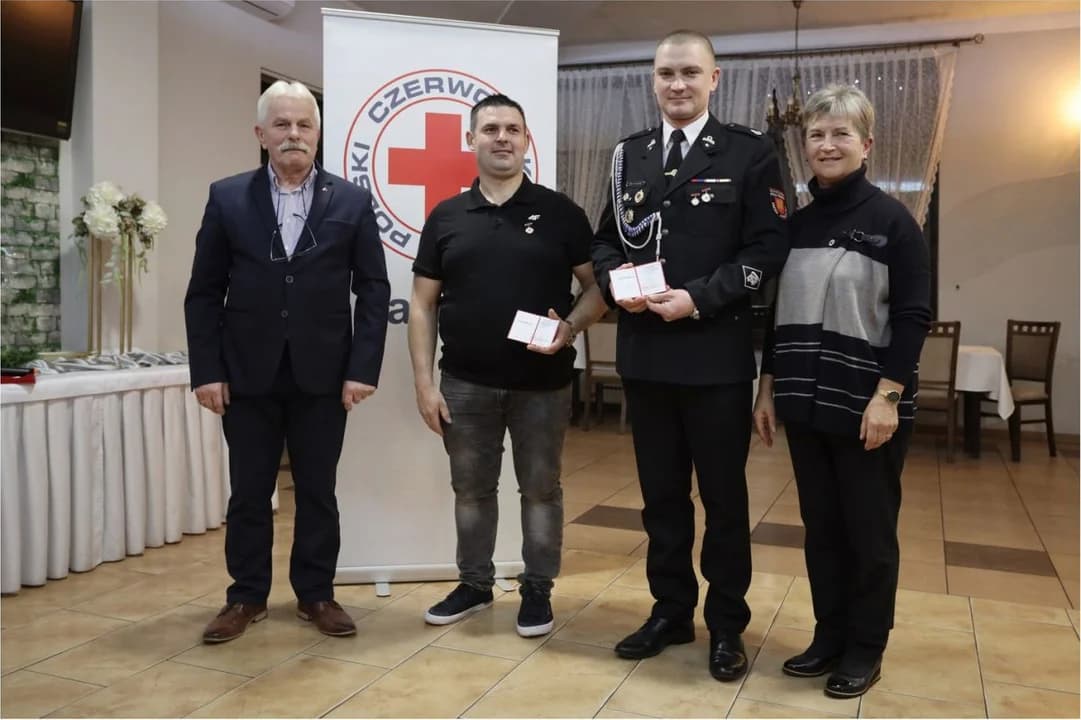 Wyróżniono najbardziej zasłużonych krwiodawców. Uroczystość w Klubie HDK w Jarocinie [ZDJĘCIA] — zdjęcie 2 z 34