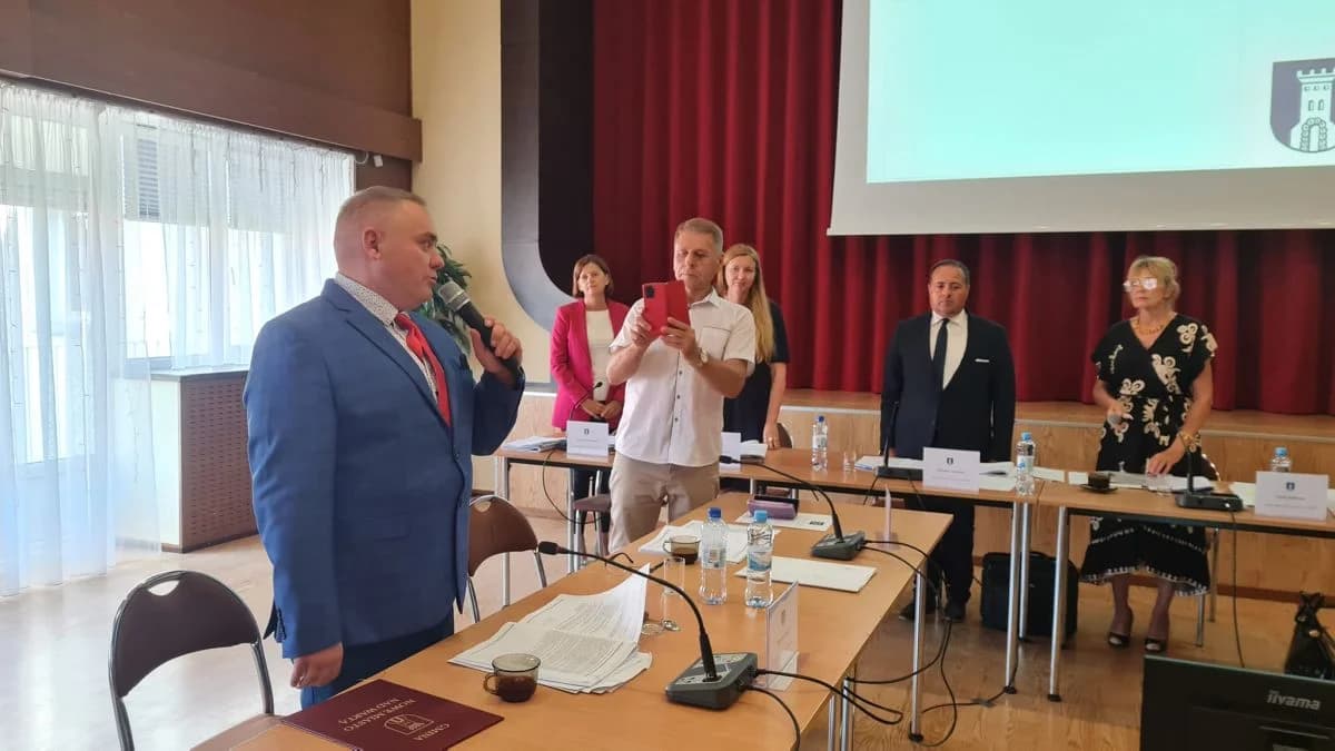 Mariusz Nowak złożył ślubowanie na radnego gminy Nowe Miasto. Zastąpił Agnieszkę Król [ZDJĘCIA] — zdjęcie 4 z 6