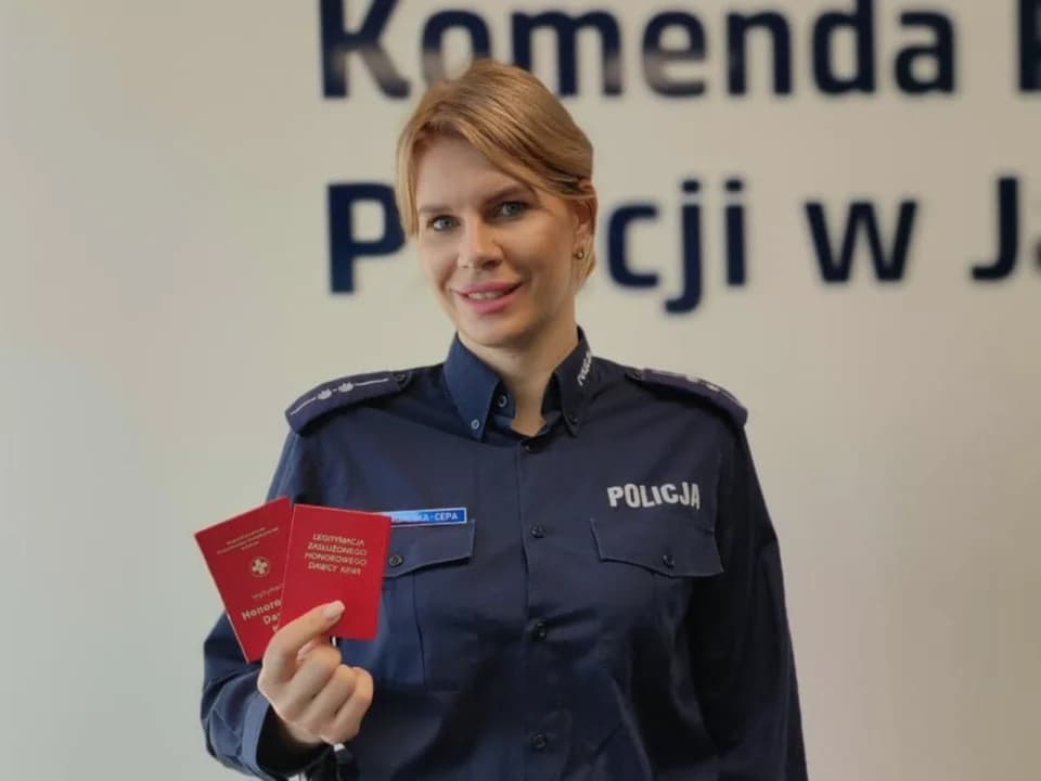 Policjantka z Jarocina oddaje krew potrzebującym. Została odznaczona