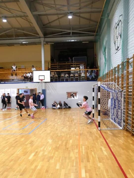 Szkolny turniej futsalu w jarocińskim liceum — zdjęcie 4 z 54