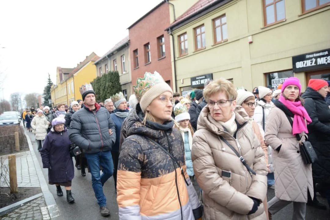 14. Jarocińskie Kolędowanie z Orszakiem Trzech Króli. Najwięcej było przedszkolaków  [ZDJĘCIA]