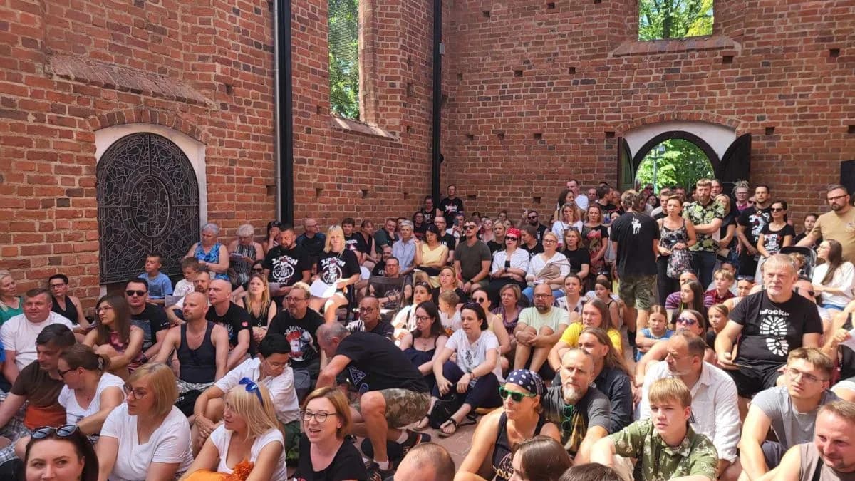 Msza Święta za zmarłych muzyków na Jarocin Festiwal 2024
