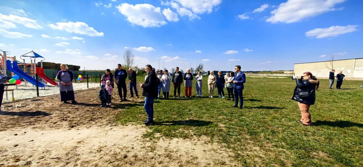 Nowy plac zabaw oficjalnie otwarty. Wstęgę przecięto podczas pikniku — zdjęcie 4 z 9