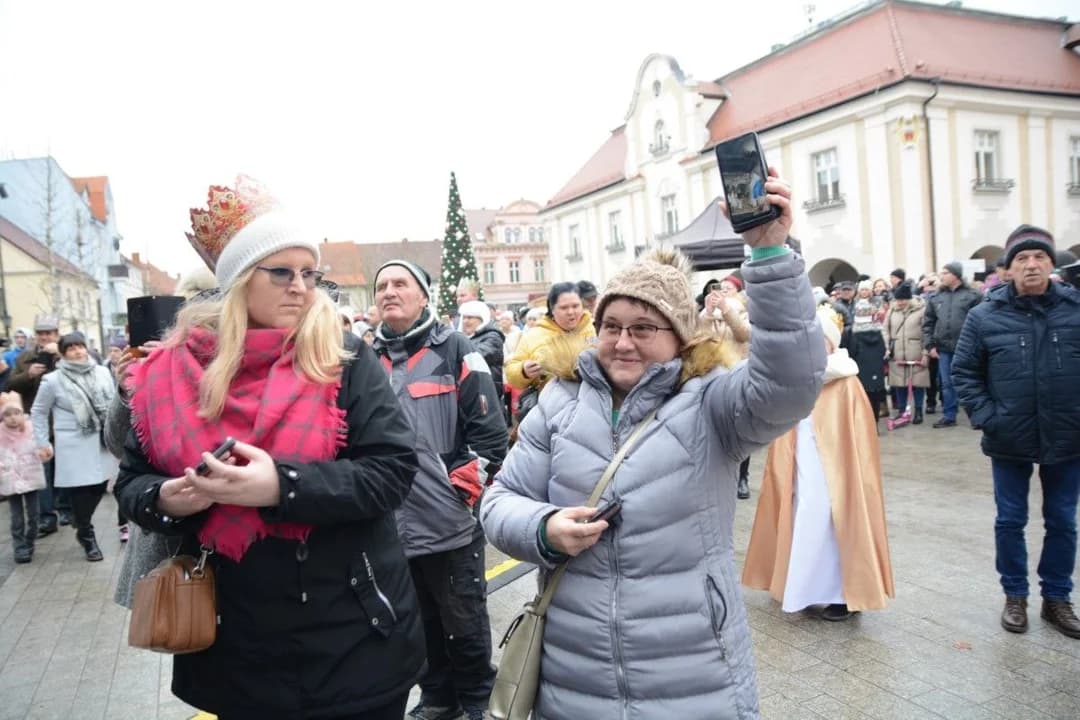 14. Jarocińskie Kolędowanie z Orszakiem Trzech Króli. Najwięcej było przedszkolaków  [ZDJĘCIA]