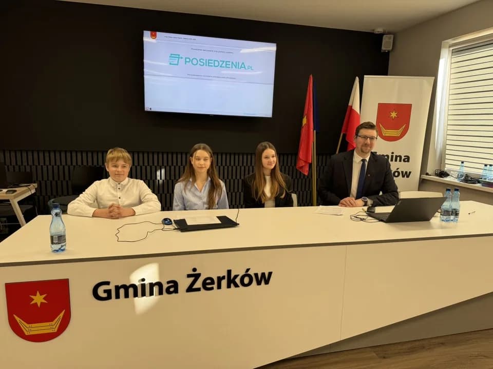 Młodzieżowa Rada Miejska w Żerkowie złożyła ślubowanie i wybrała władze. Wiceprzewodniczącą została córka burmistrza [ZDJĘCIA]
