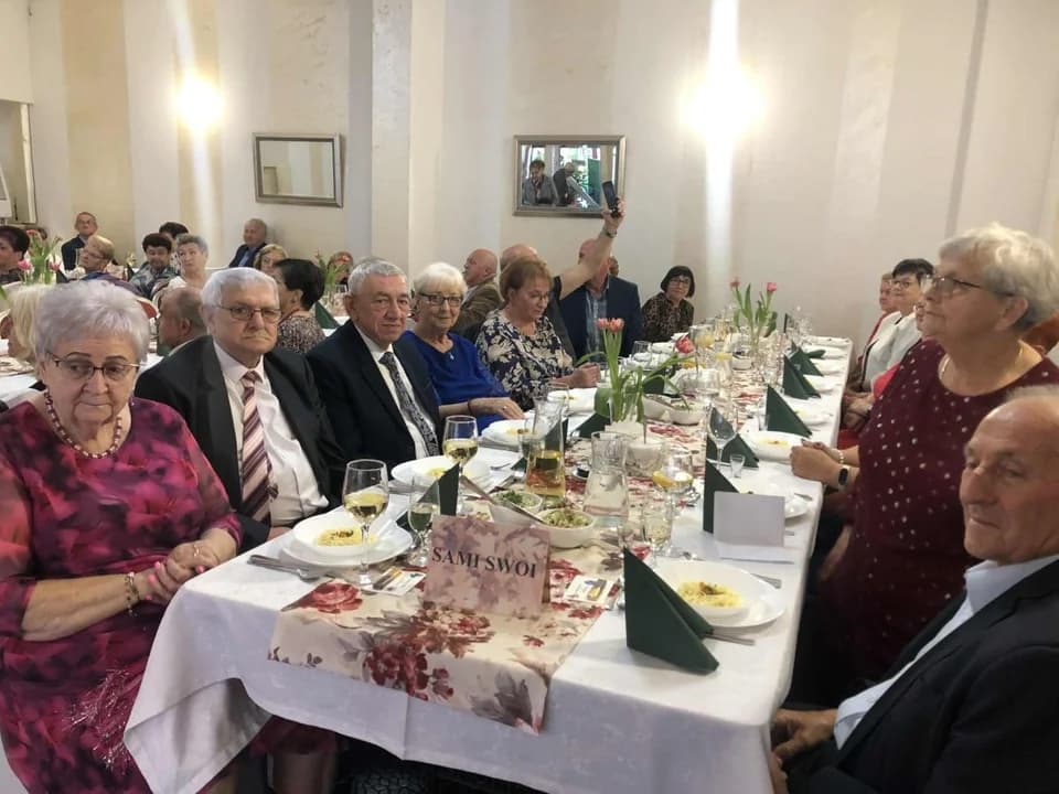 "Nie patrz na PESEL, lecz się wesel". Klub Społeczny "Sami Swoi" z Goliny świętował swoje 10-lecie w Jarocinie [ZDJĘCIA] — zdjęcie 6 z 154