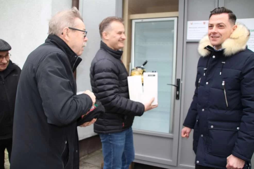 Jarocińska jadłodzielnia, czyli lodówka społeczna została oddana do użytku.Kto i na jakich zasadach może z niej korzystać?